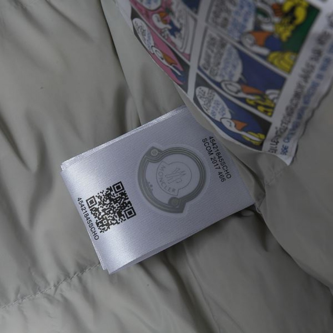 スタイリッシュ 立体感 エレガント モンクレール MONCLER コピー ダウンジャケット 保温性