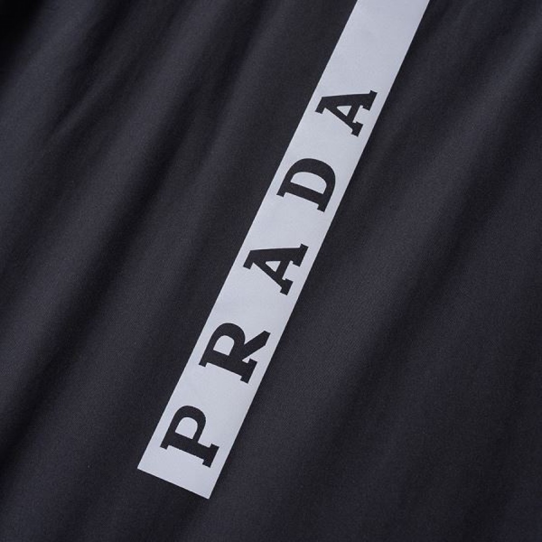 上質 立体感 エレガント プラダ PRADA コピー ダウンジャケット 高性能 快適 美ライン