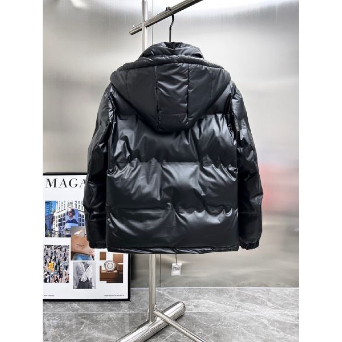 スタイリッシュ 高級感 おしゃれ プラダ PRADA コピー ダウンジャケット 軽量 柔らか 暖か