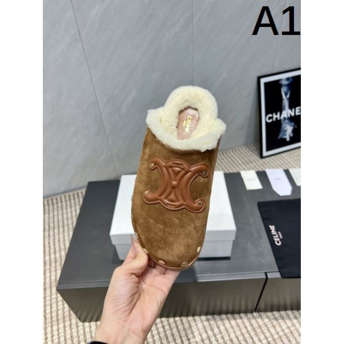 ファーライニングショートブーツ スエード調アッパー 厚底ソール CELINE セリーヌ コピー ショートブーツ ウィンタースタイル 2026新作