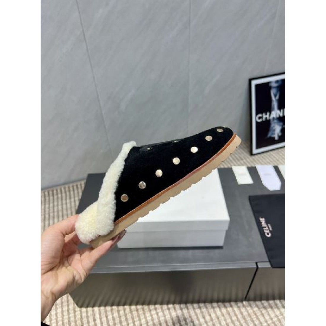 ファーライニングショートブーツ スエード調アッパー 厚底ソール CELINE セリーヌ コピー ショートブーツ ウィンタースタイル 2026新作
