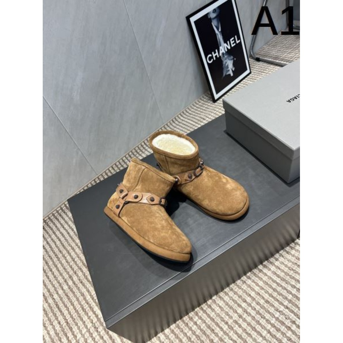 レザーバックルクロッグサンダル 厚底ミュール スエード調コンビ BALENCIAGA バレンシアガ コピー サンダル モードカジュアル 2026注目