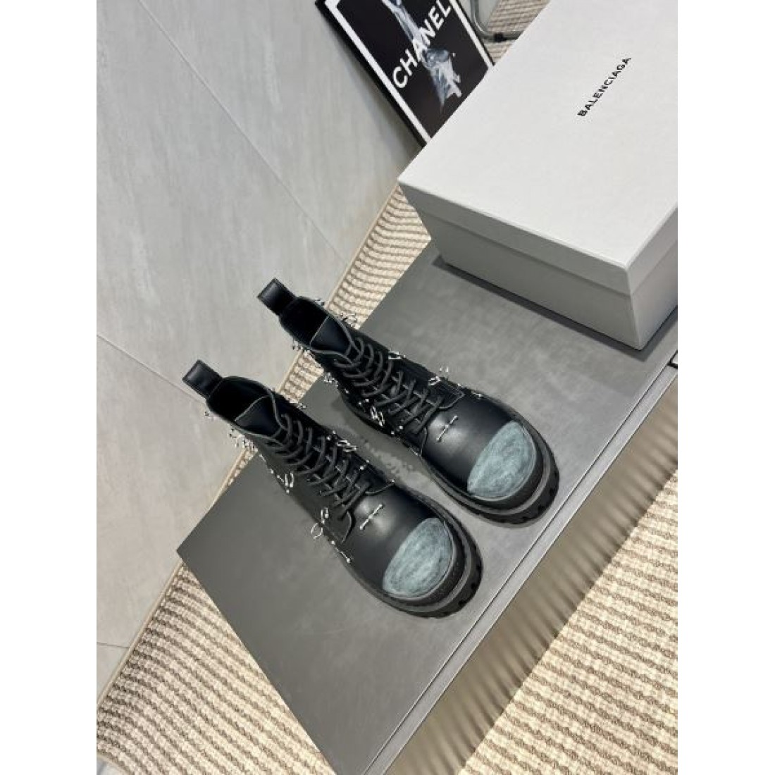 レースアップブーツ メタルディテール タフソール ショート丈 BALENCIAGA バレンシアガ コピー ブーツ ストリートモード 2026新作