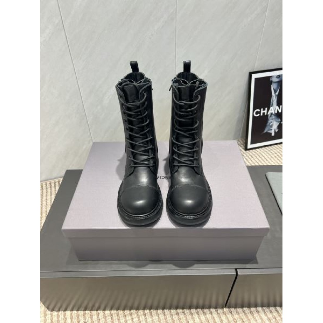 レースアップブーツ タフソール ショート丈 ミリタリーテイスト BALENCIAGA バレンシアガ コピー ブーツ モードストリート 2026注目
