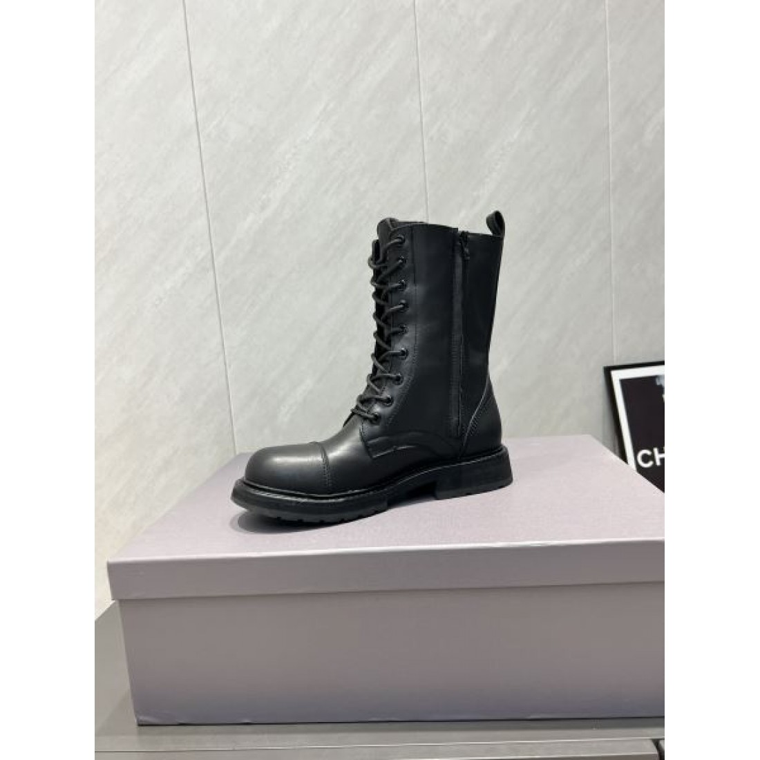 レースアップブーツ タフソール ショート丈 ミリタリーテイスト BALENCIAGA バレンシアガ コピー ブーツ モードストリート 2026注目
