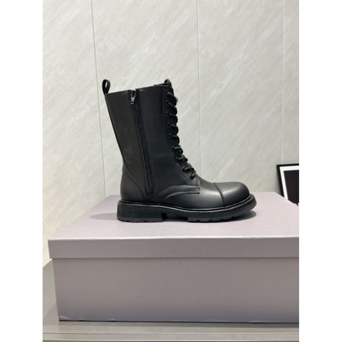 レースアップブーツ タフソール ショート丈 ミリタリーテイスト BALENCIAGA バレンシアガ コピー ブーツ モードストリート 2026注目