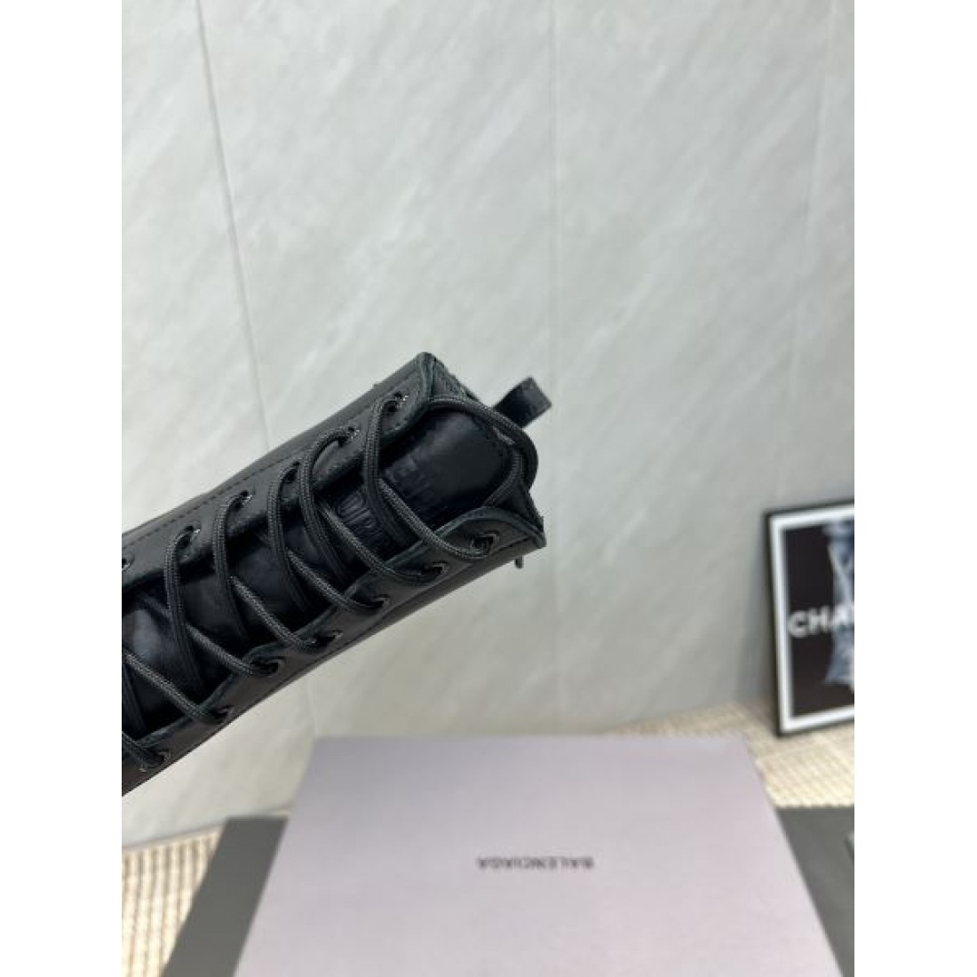 レースアップブーツ タフソール ショート丈 ミリタリーテイスト BALENCIAGA バレンシアガ コピー ブーツ モードストリート 2026注目