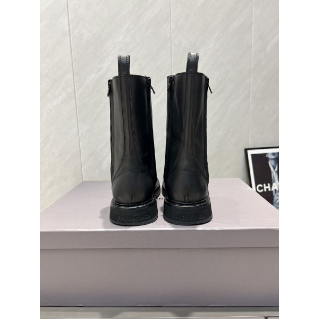 レースアップブーツ タフソール ショート丈 ミリタリーテイスト BALENCIAGA バレンシアガ コピー ブーツ モードストリート 2026注目