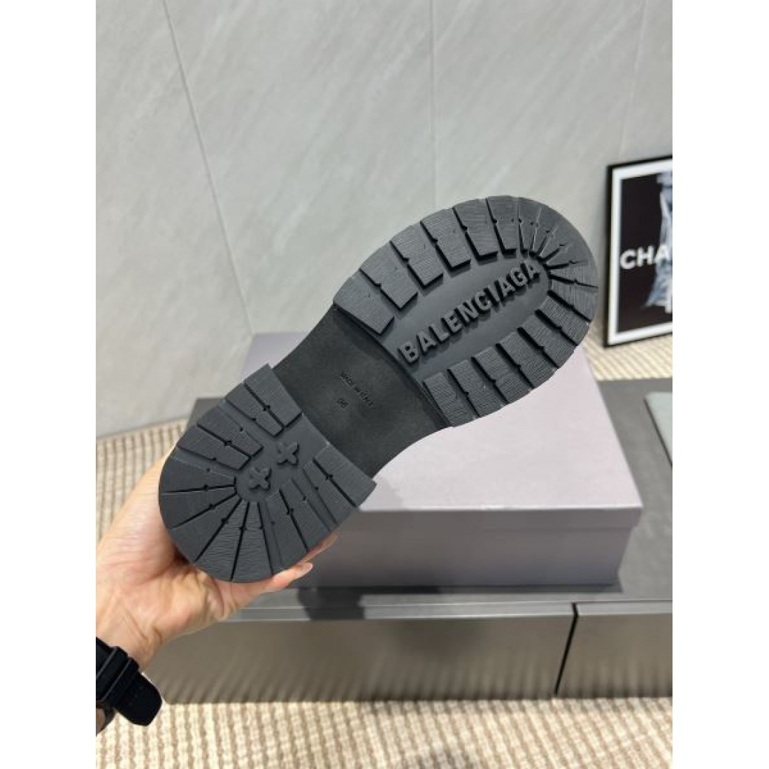 レースアップブーツ タフソール ショート丈 ミリタリーテイスト BALENCIAGA バレンシアガ コピー ブーツ モードストリート 2026注目