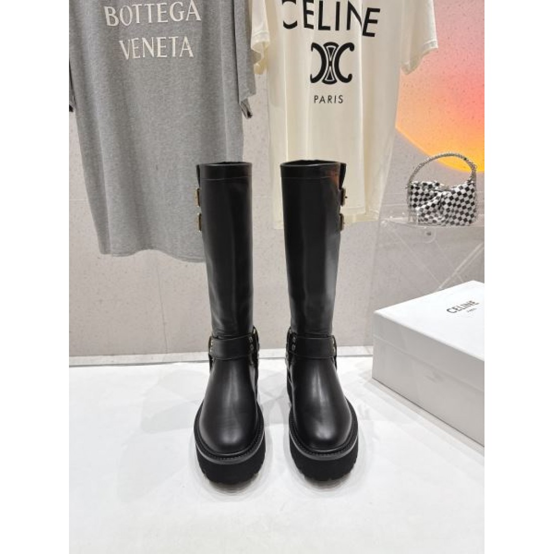 レザーブーツ バックルデザイン 厚底ソール CELINE セリーヌ コピー ショートブーツ モードストリート こなれ見え