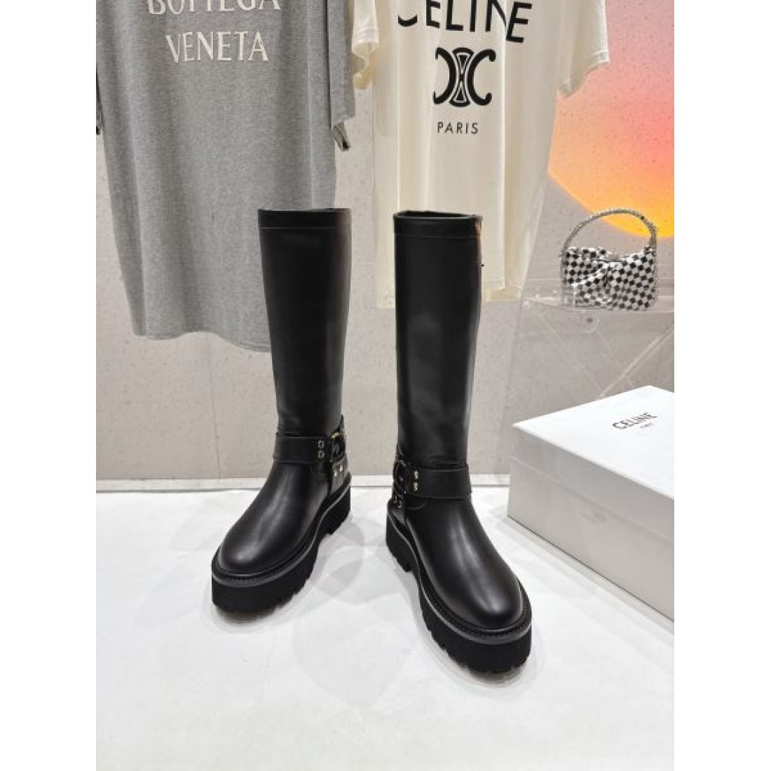レザーブーツ バックルデザイン 厚底ソール CELINE セリーヌ コピー ショートブーツ モードストリート こなれ見え