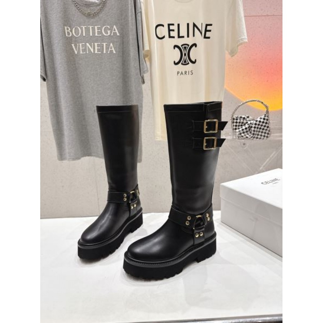 レザーブーツ バックルデザイン 厚底ソール CELINE セリーヌ コピー ショートブーツ モードストリート こなれ見え