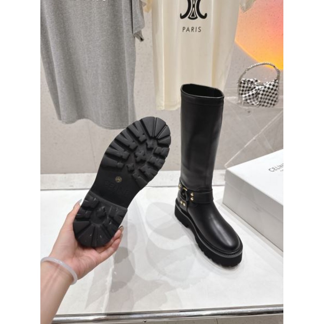 レザーブーツ バックルデザイン 厚底ソール CELINE セリーヌ コピー ショートブーツ モードストリート こなれ見え