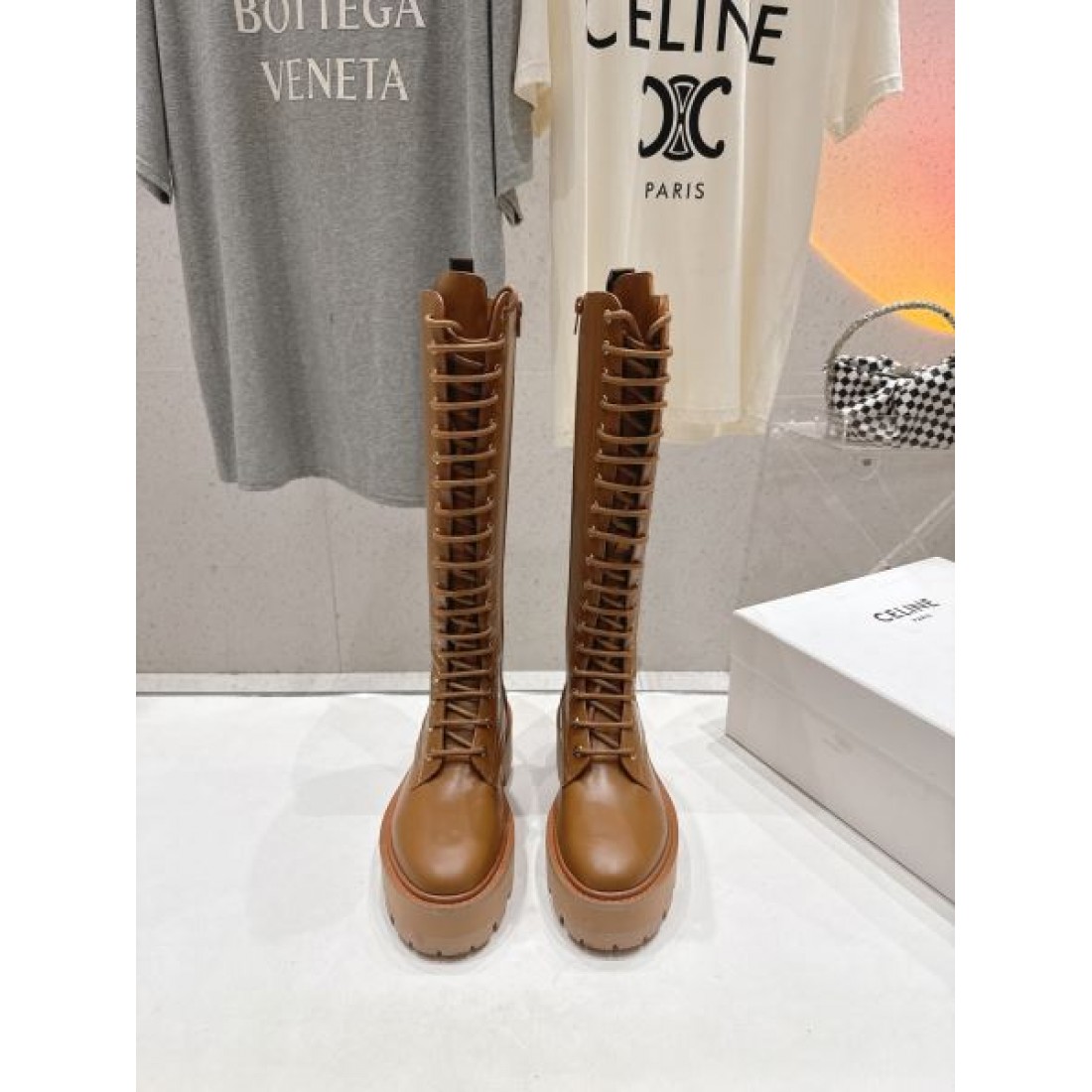 レースアップロングブーツ 厚底ソール ミリタリーデザイン CELINE セリーヌ コピー ロングブーツ モードストリート 2026新作 脚長見え