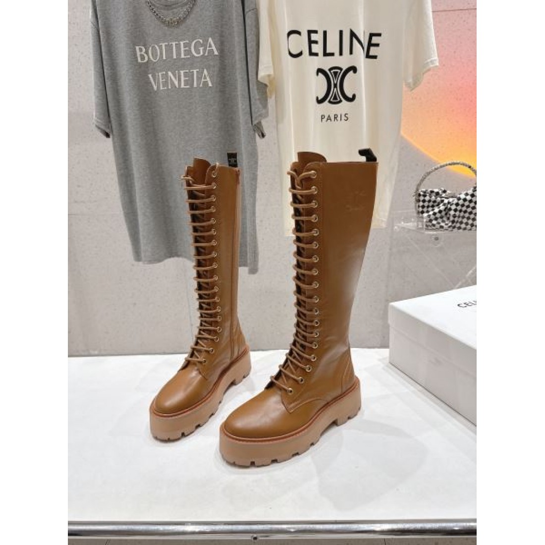 レースアップロングブーツ 厚底ソール ミリタリーデザイン CELINE セリーヌ コピー ロングブーツ モードストリート 2026新作 脚長見え