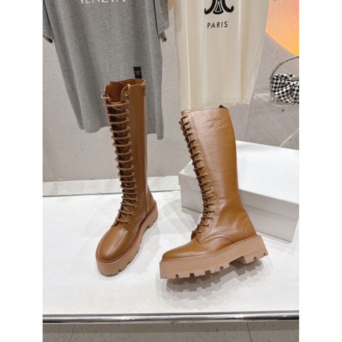 レースアップロングブーツ 厚底ソール ミリタリーデザイン CELINE セリーヌ コピー ロングブーツ モードストリート 2026新作 脚長見え