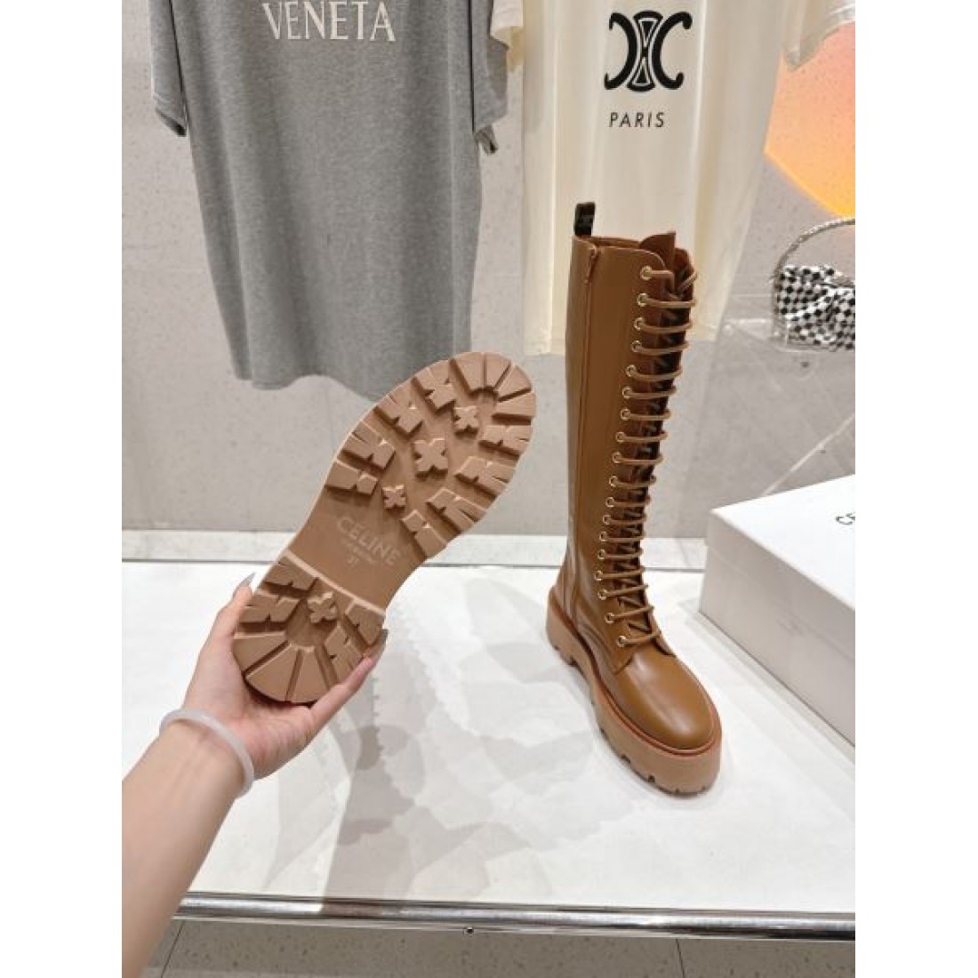 レースアップロングブーツ 厚底ソール ミリタリーデザイン CELINE セリーヌ コピー ロングブーツ モードストリート 2026新作 脚長見え