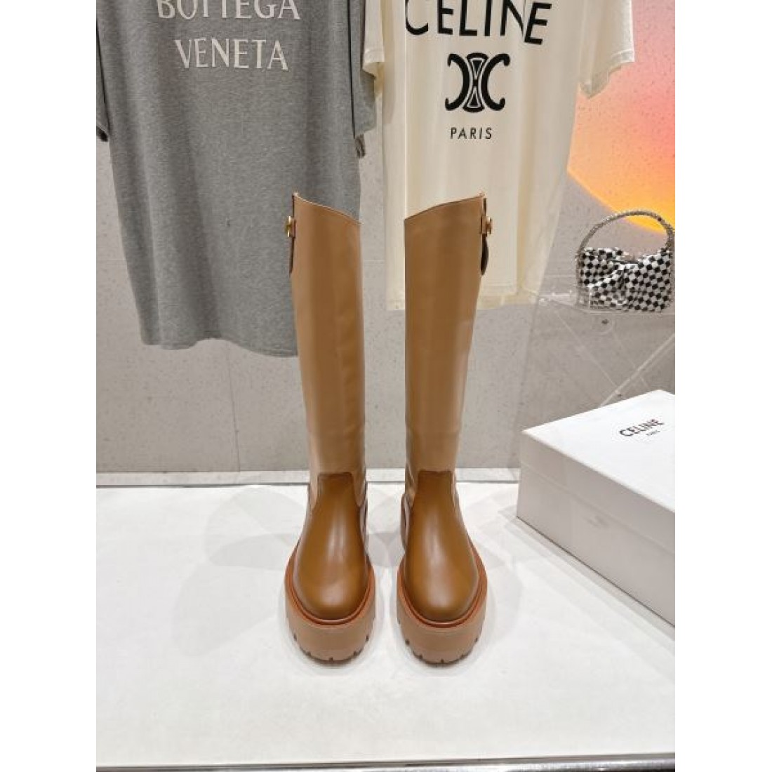 レザーブーツ 厚底ソール ミニマルデザイン CELINE セリーヌ コピー ロングブーツ モードストリート 2026新作