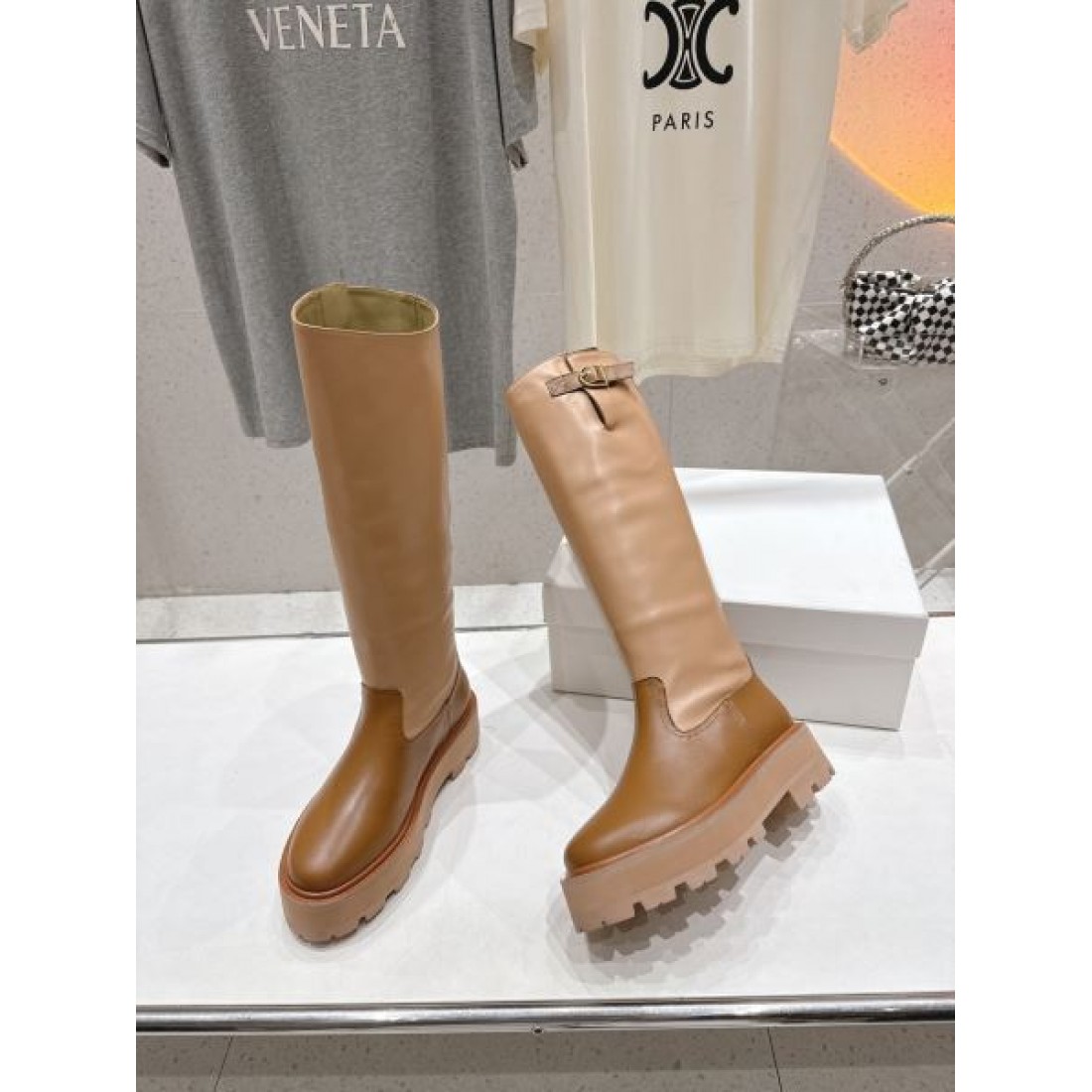 レザーブーツ 厚底ソール ミニマルデザイン CELINE セリーヌ コピー ロングブーツ モードストリート 2026新作