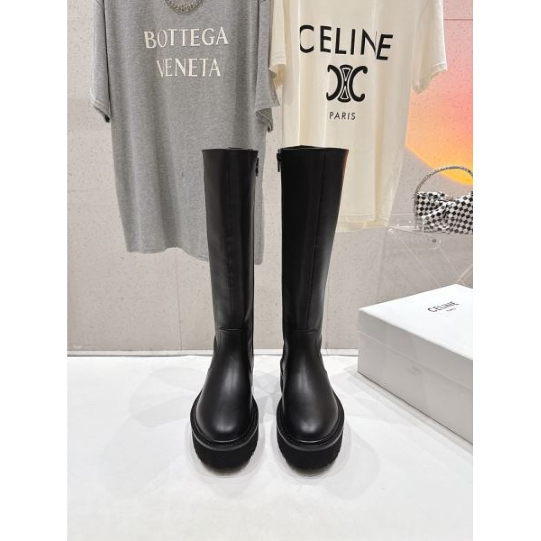 ミニマルシルエット CELINE セリーヌ コピー ロングブーツ ブラックカラー 厚底ソール モード感漂う洗練デザイン