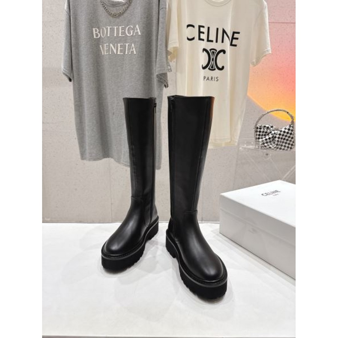 ミニマルシルエット CELINE セリーヌ コピー ロングブーツ ブラックカラー 厚底ソール モード感漂う洗練デザイン
