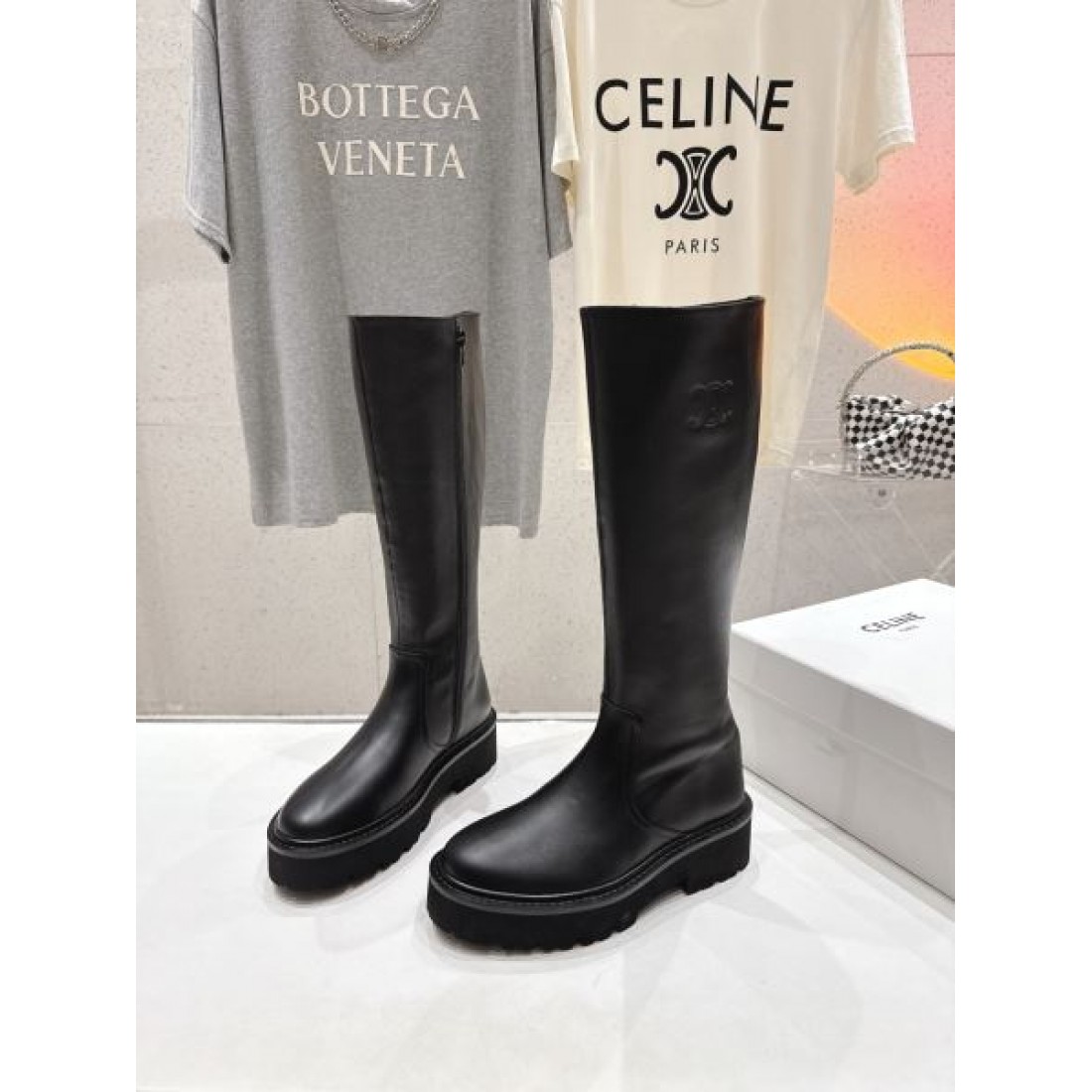 ミニマルシルエット CELINE セリーヌ コピー ロングブーツ ブラックカラー 厚底ソール モード感漂う洗練デザイン