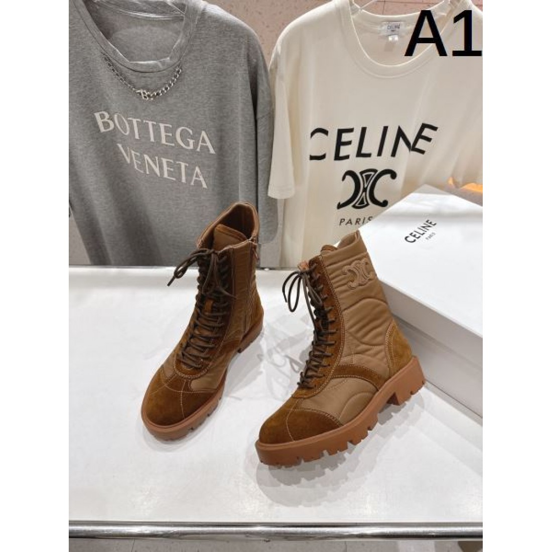 ミリタリースタイル CELINE セリーヌ コピー レースアップブーツ ベージュカラー ボリュームソール 秋冬コーデ映えする仕様