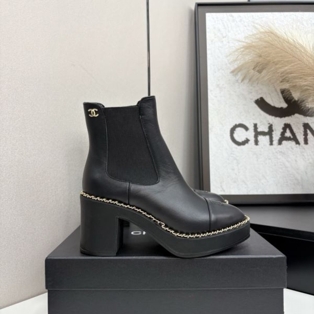 チェルシーブーツ CHANEL シャネル コピー ショートブーツ ホワイト×ブラック配色 厚底ヒール モード感あるシルエット