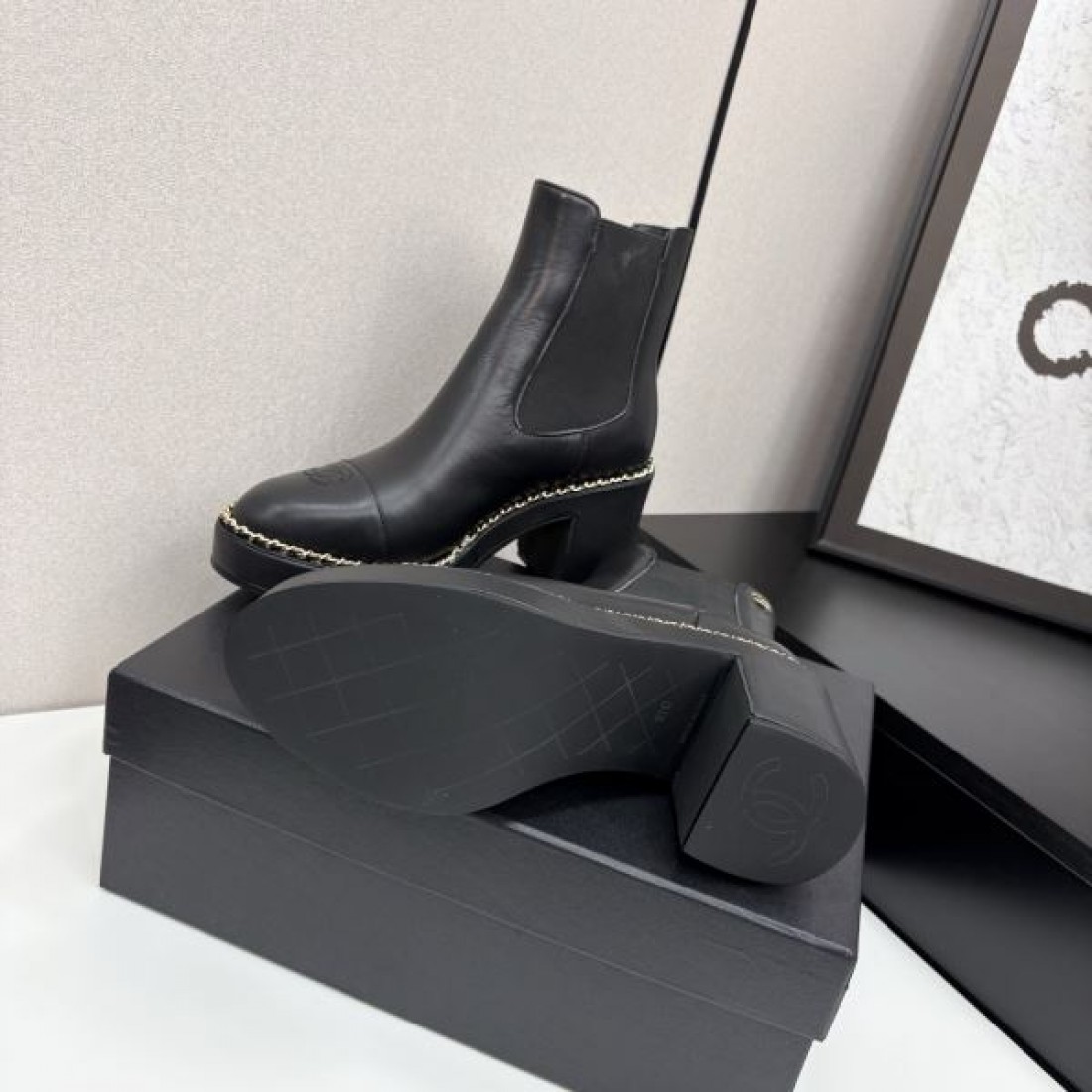 チェルシーブーツ CHANEL シャネル コピー ショートブーツ ホワイト×ブラック配色 厚底ヒール モード感あるシルエット