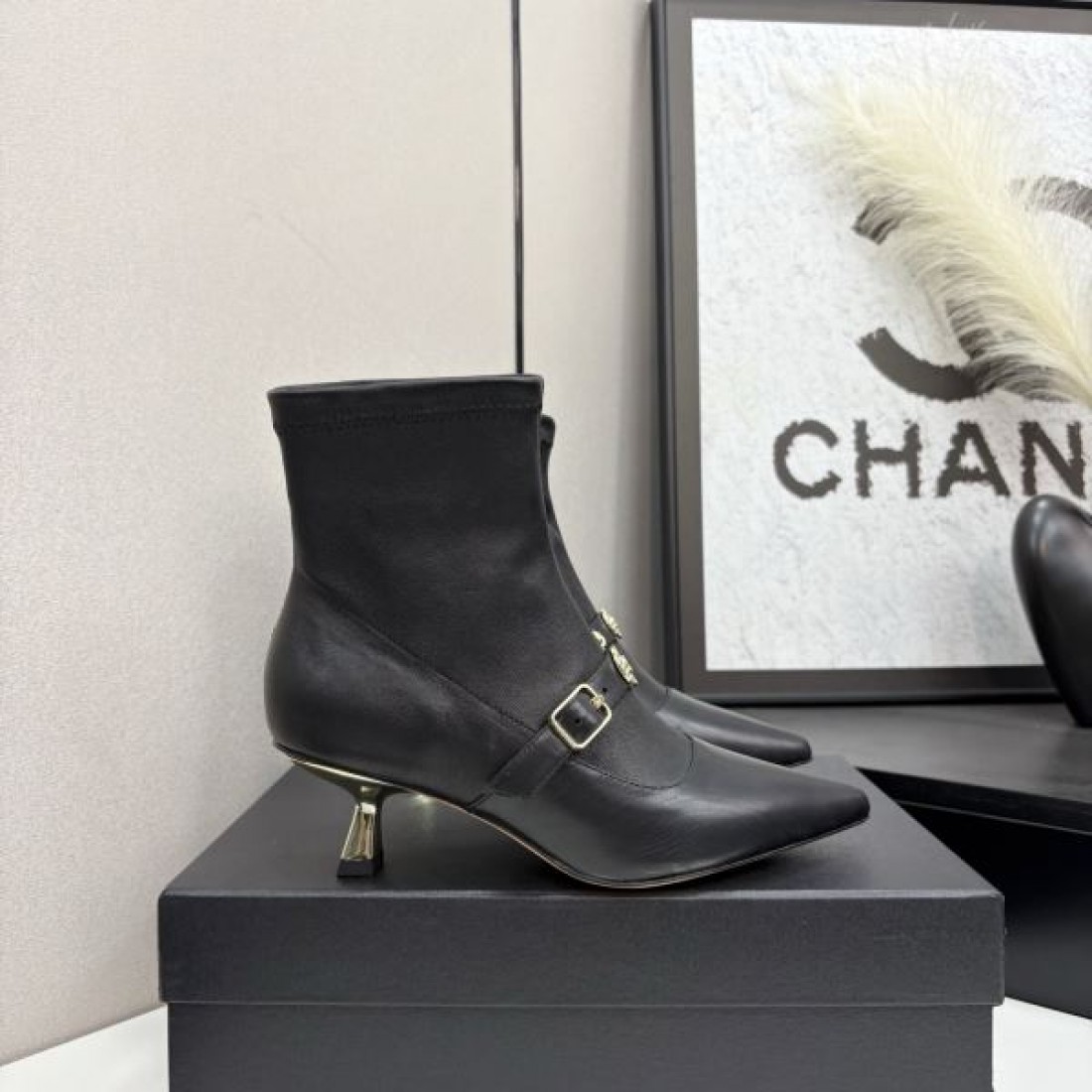 スエード調 CHANEL シャネル コピー アンクルブーツ キャメルカラー サイドゴア仕様 ボリュームソール 秋冬コーデ向け
