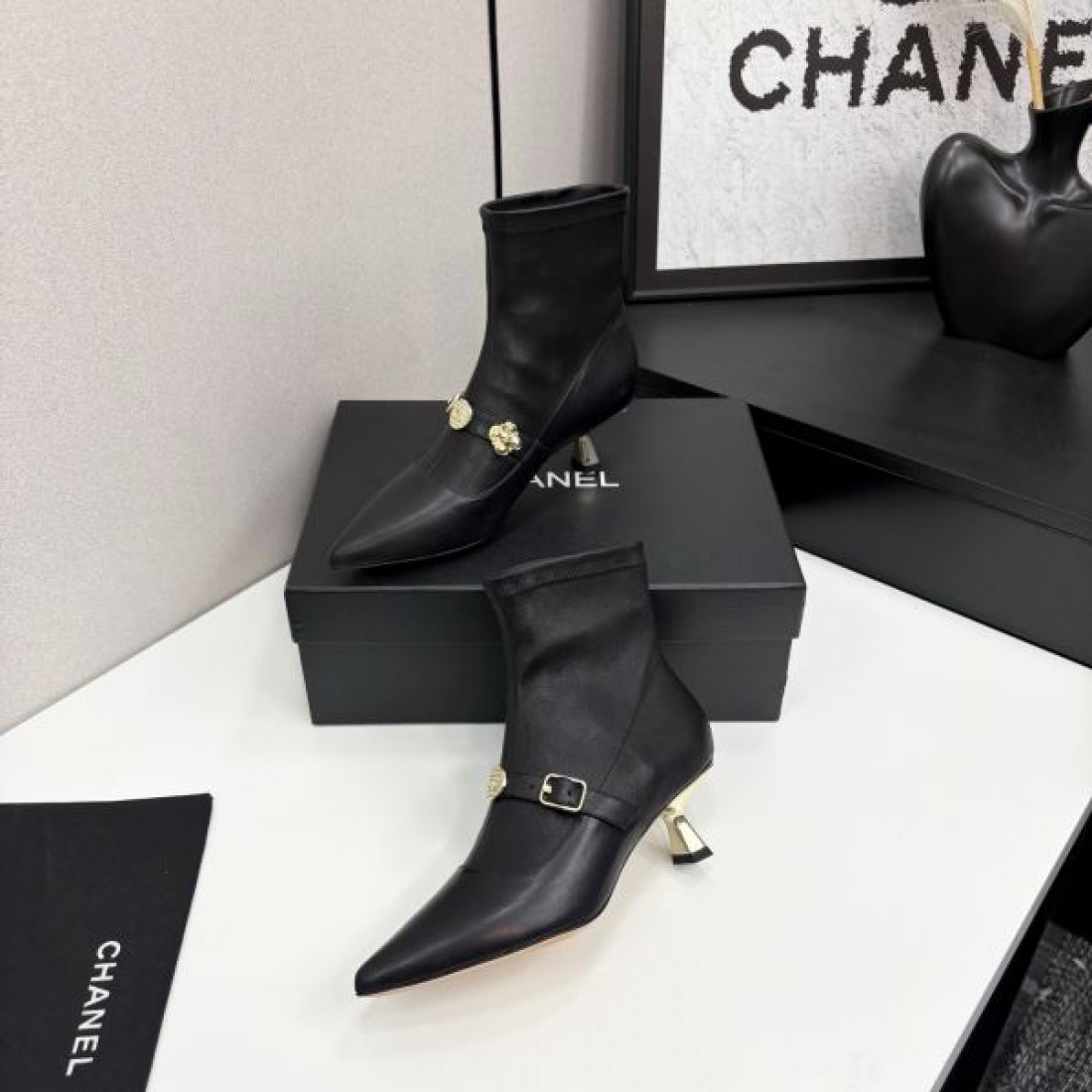スエード調 CHANEL シャネル コピー アンクルブーツ キャメルカラー サイドゴア仕様 ボリュームソール 秋冬コーデ向け
