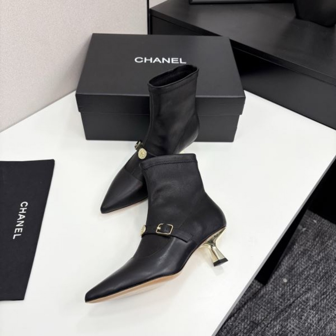 スエード調 CHANEL シャネル コピー アンクルブーツ キャメルカラー サイドゴア仕様 ボリュームソール 秋冬コーデ向け
