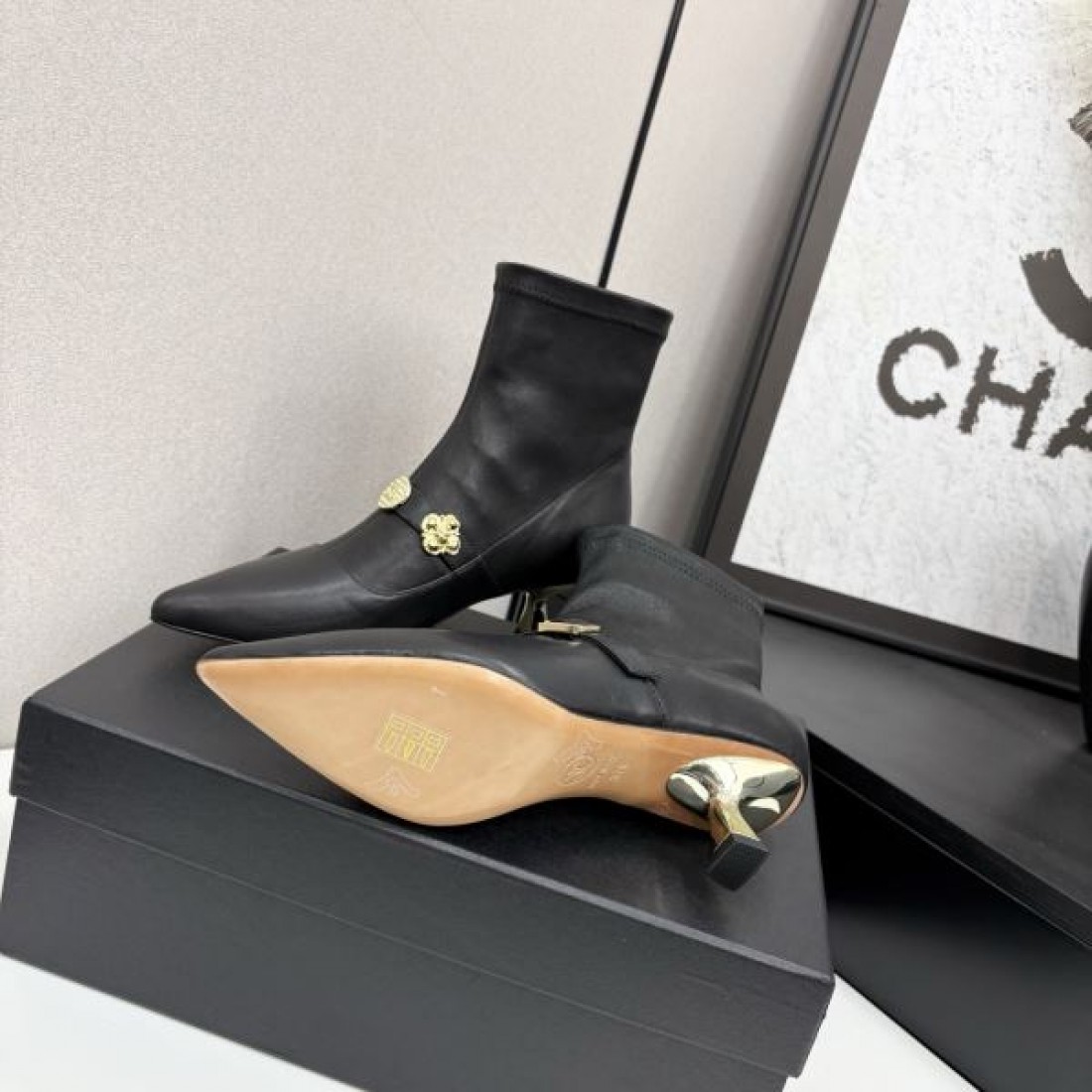 スエード調 CHANEL シャネル コピー アンクルブーツ キャメルカラー サイドゴア仕様 ボリュームソール 秋冬コーデ向け