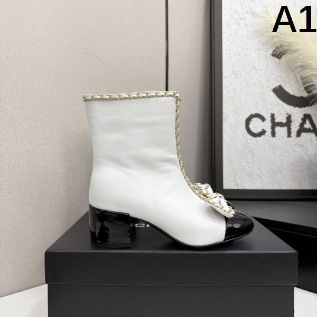 ボリュームソール CHANEL シャネル コピー ショートブーツ ブラックレザー サイドゴア構造 スタイリッシュな足元演出