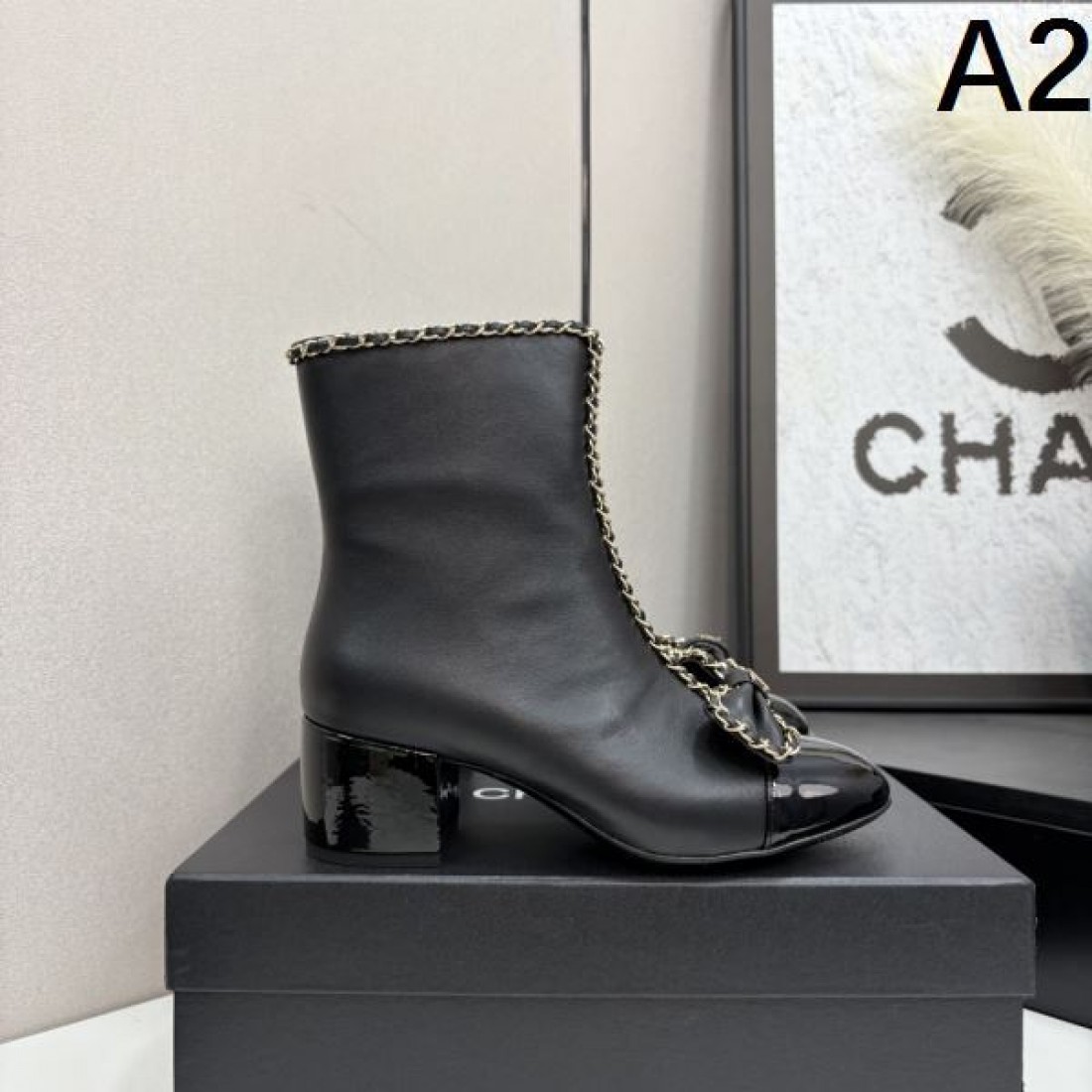ボリュームソール CHANEL シャネル コピー ショートブーツ ブラックレザー サイドゴア構造 スタイリッシュな足元演出