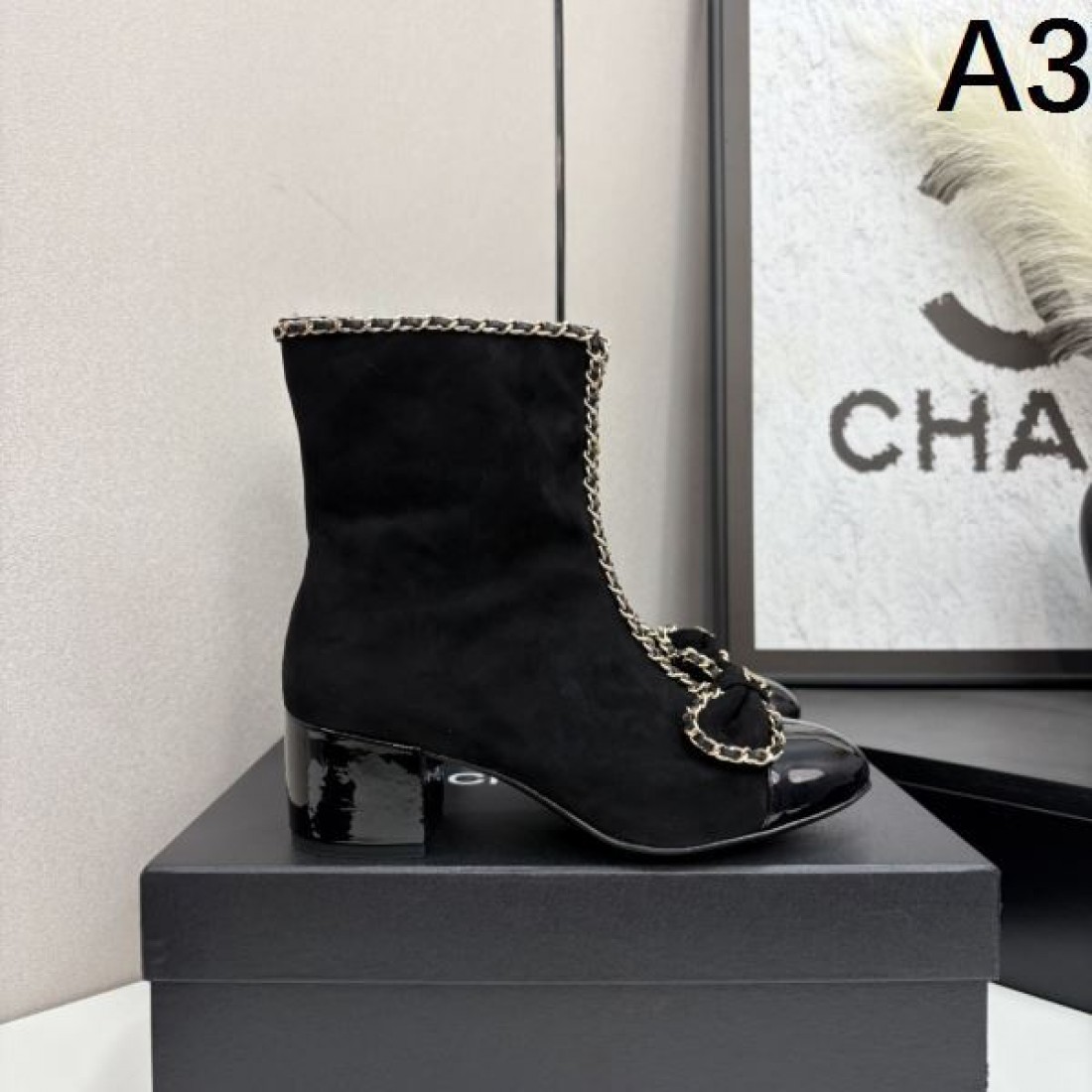 ボリュームソール CHANEL シャネル コピー ショートブーツ ブラックレザー サイドゴア構造 スタイリッシュな足元演出