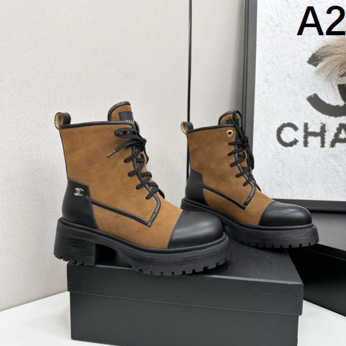 レースアップ CHANEL シャネル コピー ショートブーツ ブラック×ベージュ配色 ボリュームソール カジュアル感ある仕上がり