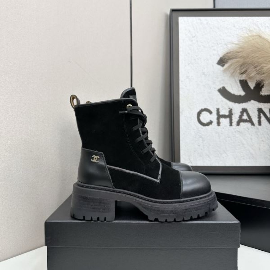 レースアップ CHANEL シャネル コピー ショートブーツ ブラック×ベージュ配色 ボリュームソール カジュアル感ある仕上がり