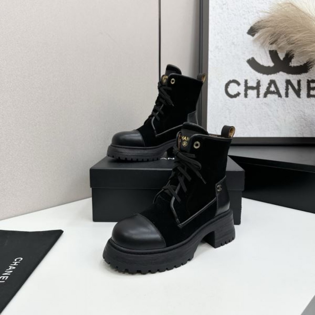 レースアップ CHANEL シャネル コピー ショートブーツ ブラック×ベージュ配色 ボリュームソール カジュアル感ある仕上がり