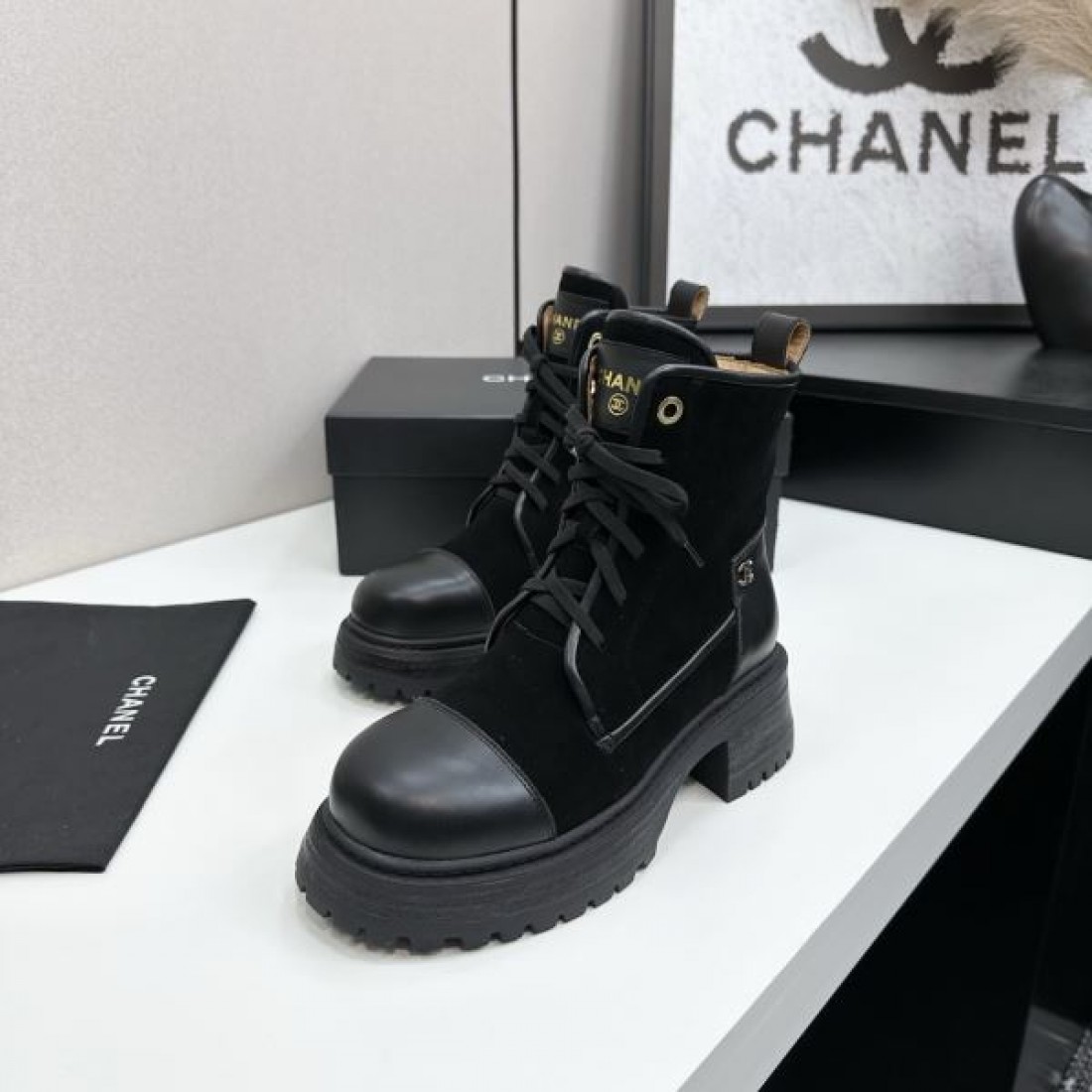 レースアップ CHANEL シャネル コピー ショートブーツ ブラック×ベージュ配色 ボリュームソール カジュアル感ある仕上がり