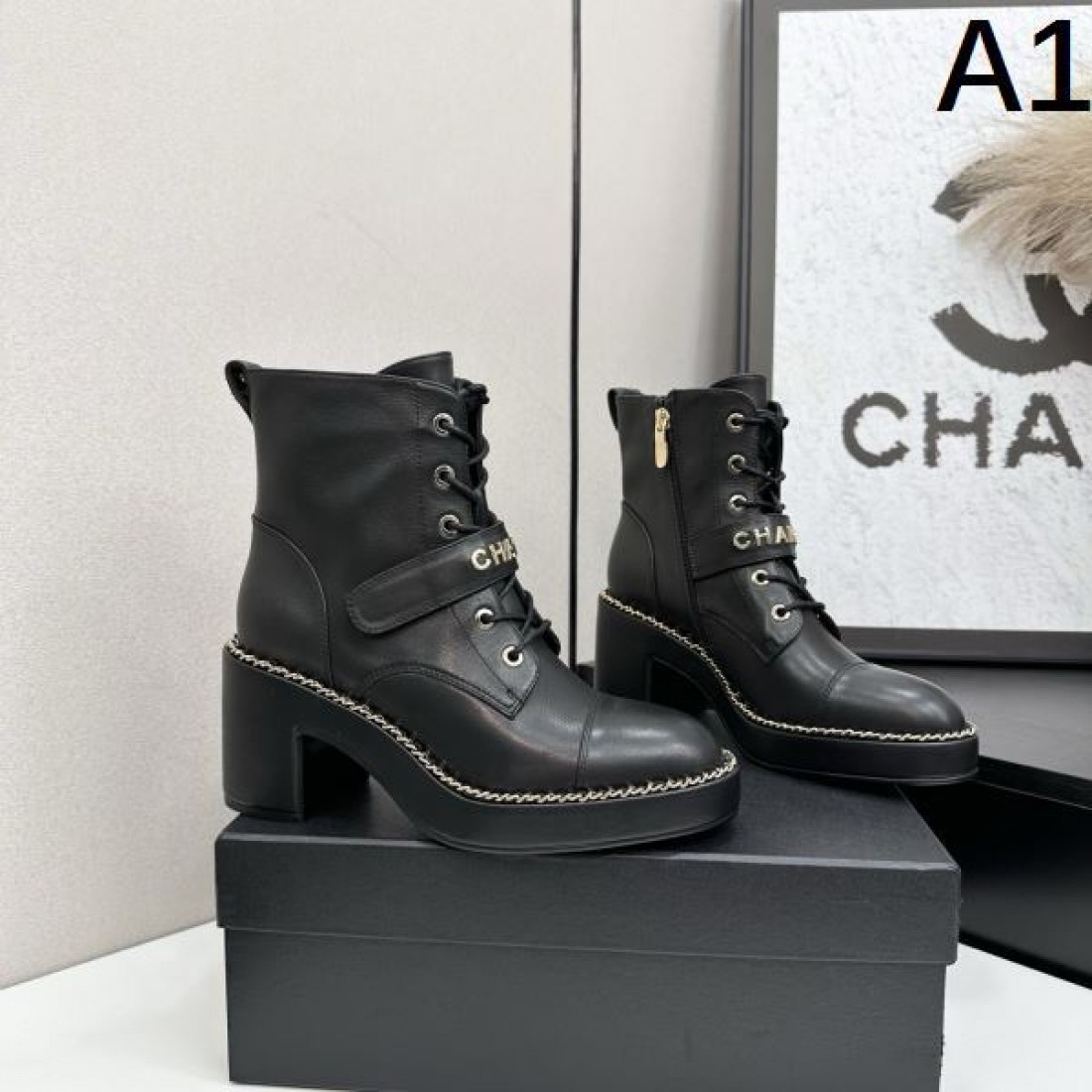 ツートーンデザイン CHANEL シャネル コピー ワークブーツ キャメルカラー ブラックトゥ切替 厚底仕様 存在感あるスタイル演出