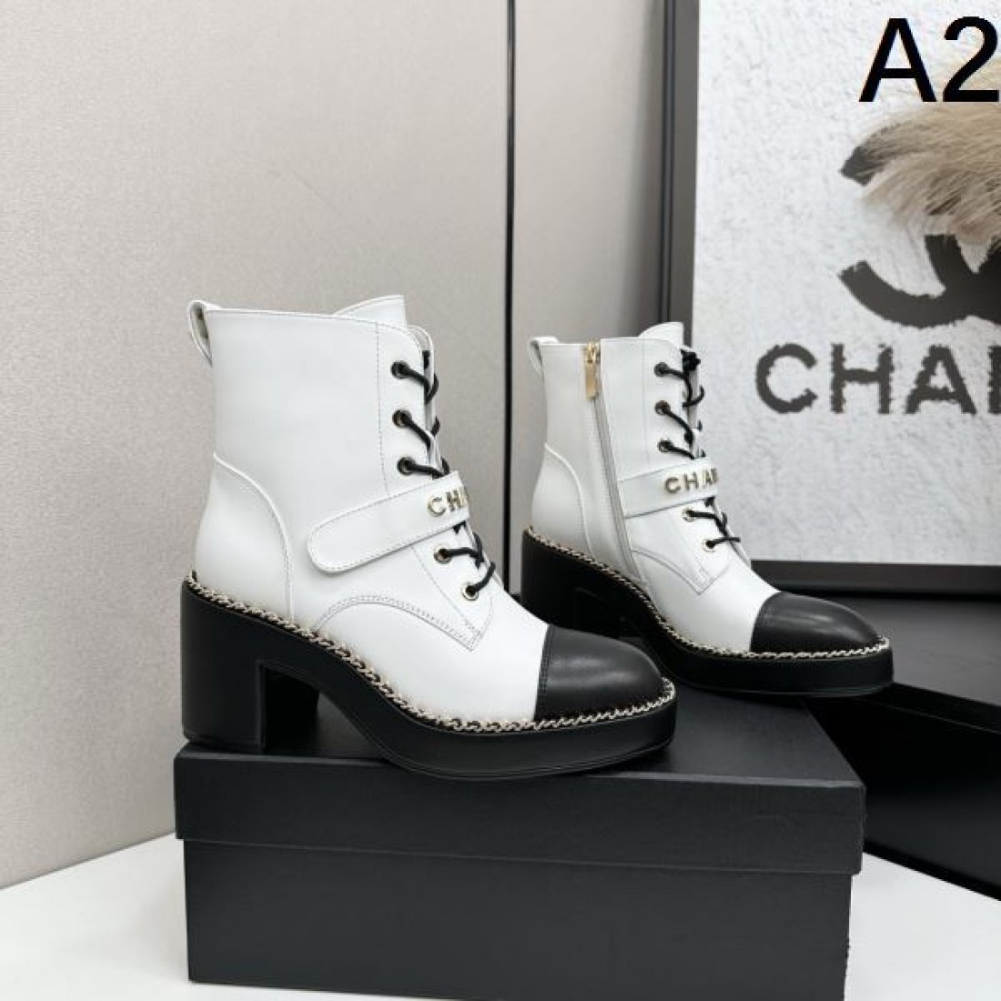 ツートーンデザイン CHANEL シャネル コピー ワークブーツ キャメルカラー ブラックトゥ切替 厚底仕様 存在感あるスタイル演出
