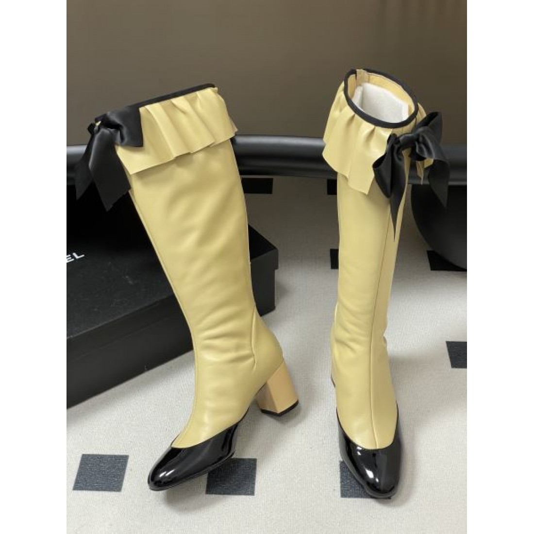  秋冬の注目作 洗練された シャネル CHANEL スーパーコピー ブーツ 高級感のある