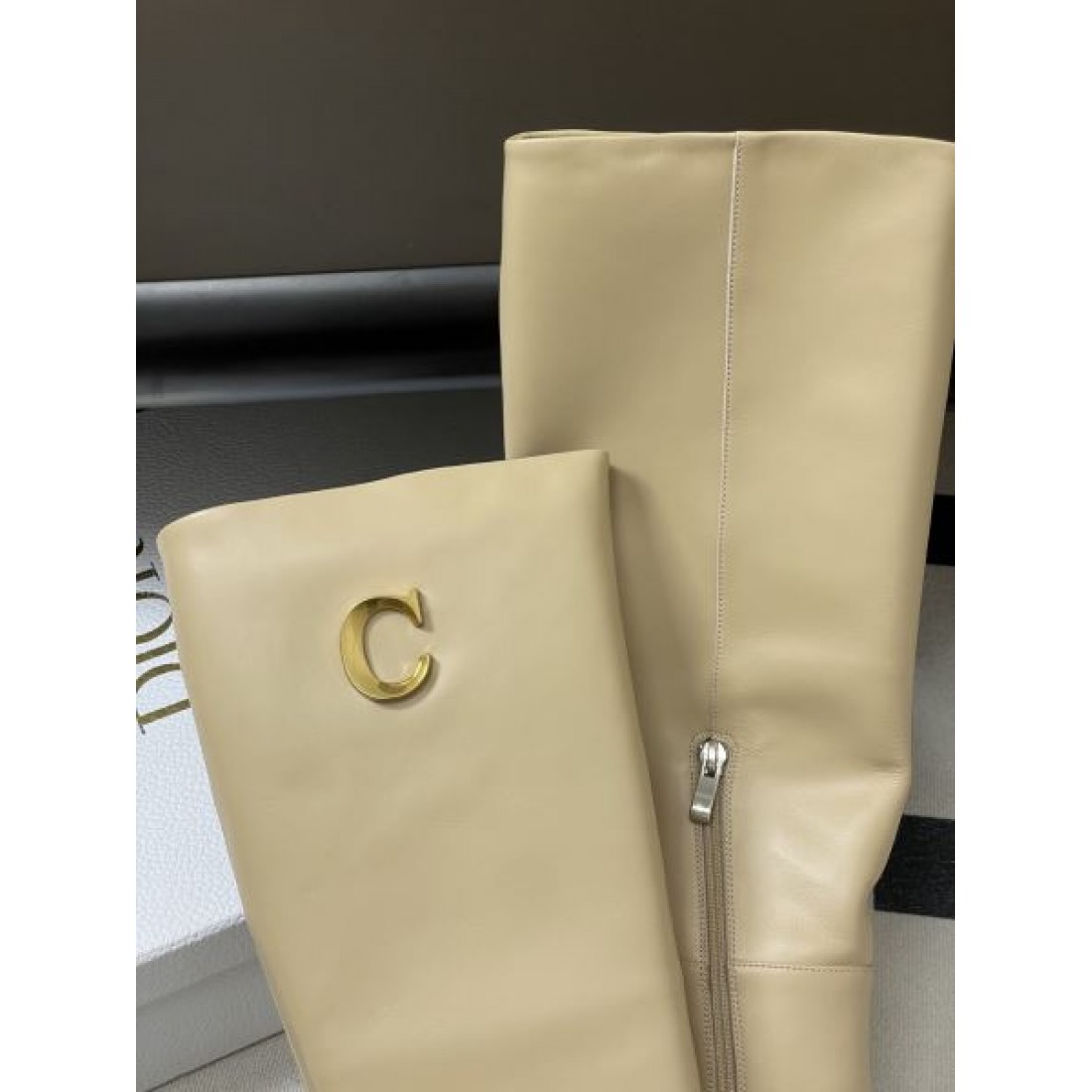 秋冬の注目作 洗練された ディオール DIOR スーパーコピー ブーツ 高級感のある