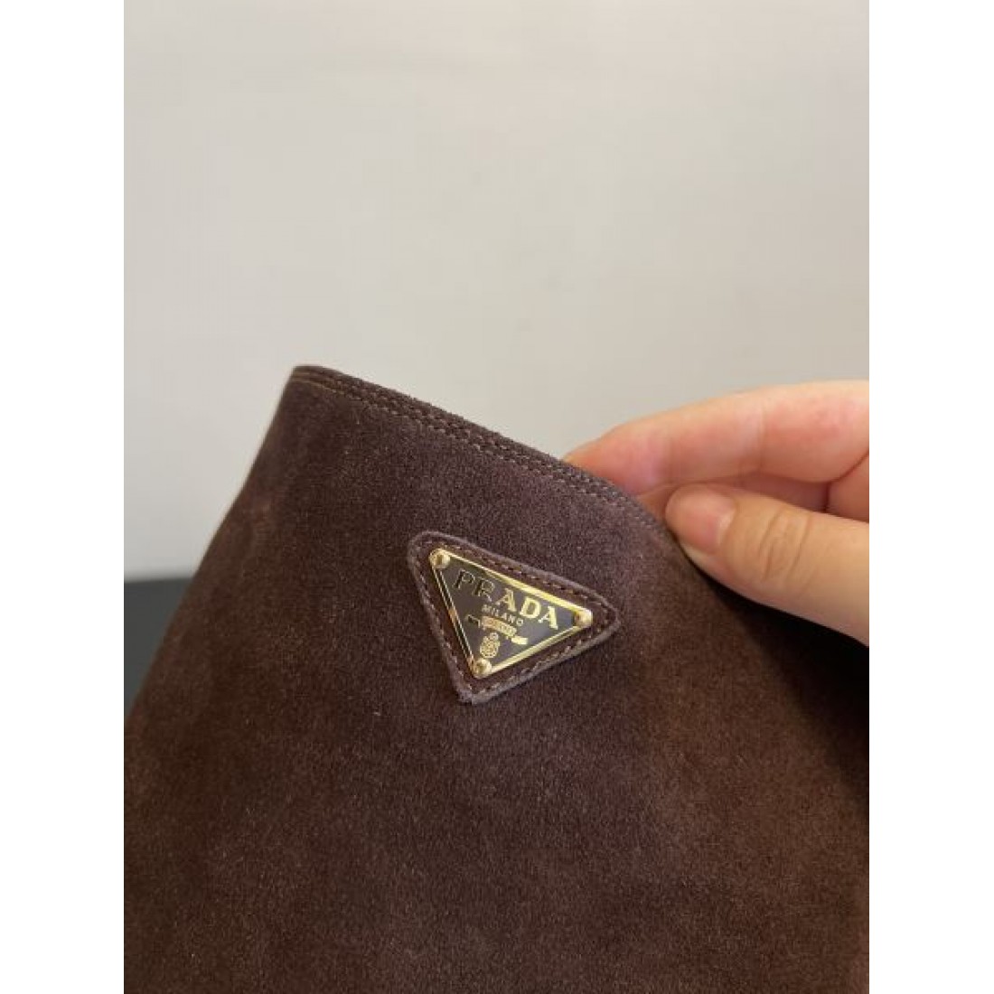 モードな 先鋭的な ミニマルな PRADA プラダ コピー ブーツ シャープな 都会的な クールな