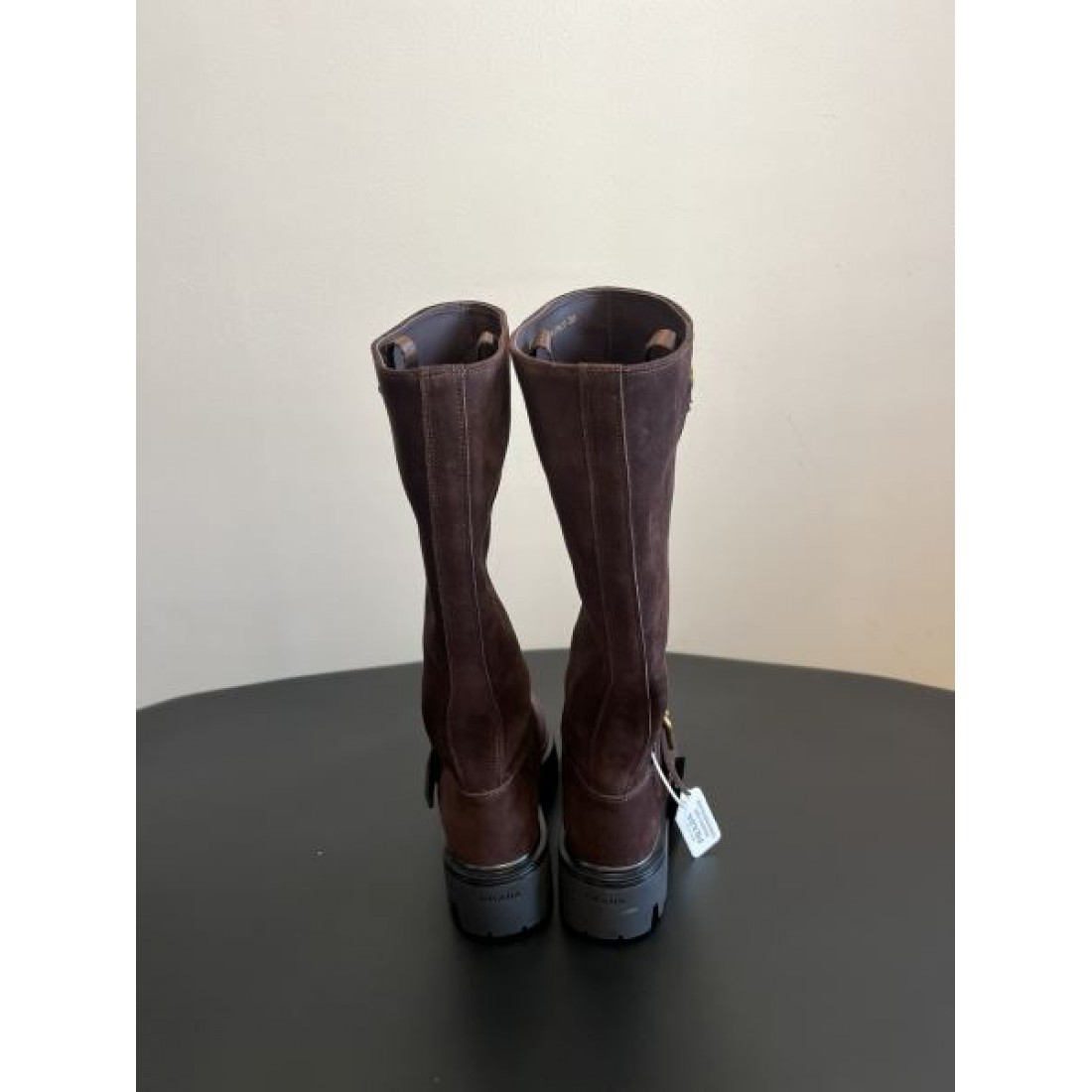 モードな 先鋭的な ミニマルな PRADA プラダ コピー ブーツ シャープな 都会的な クールな