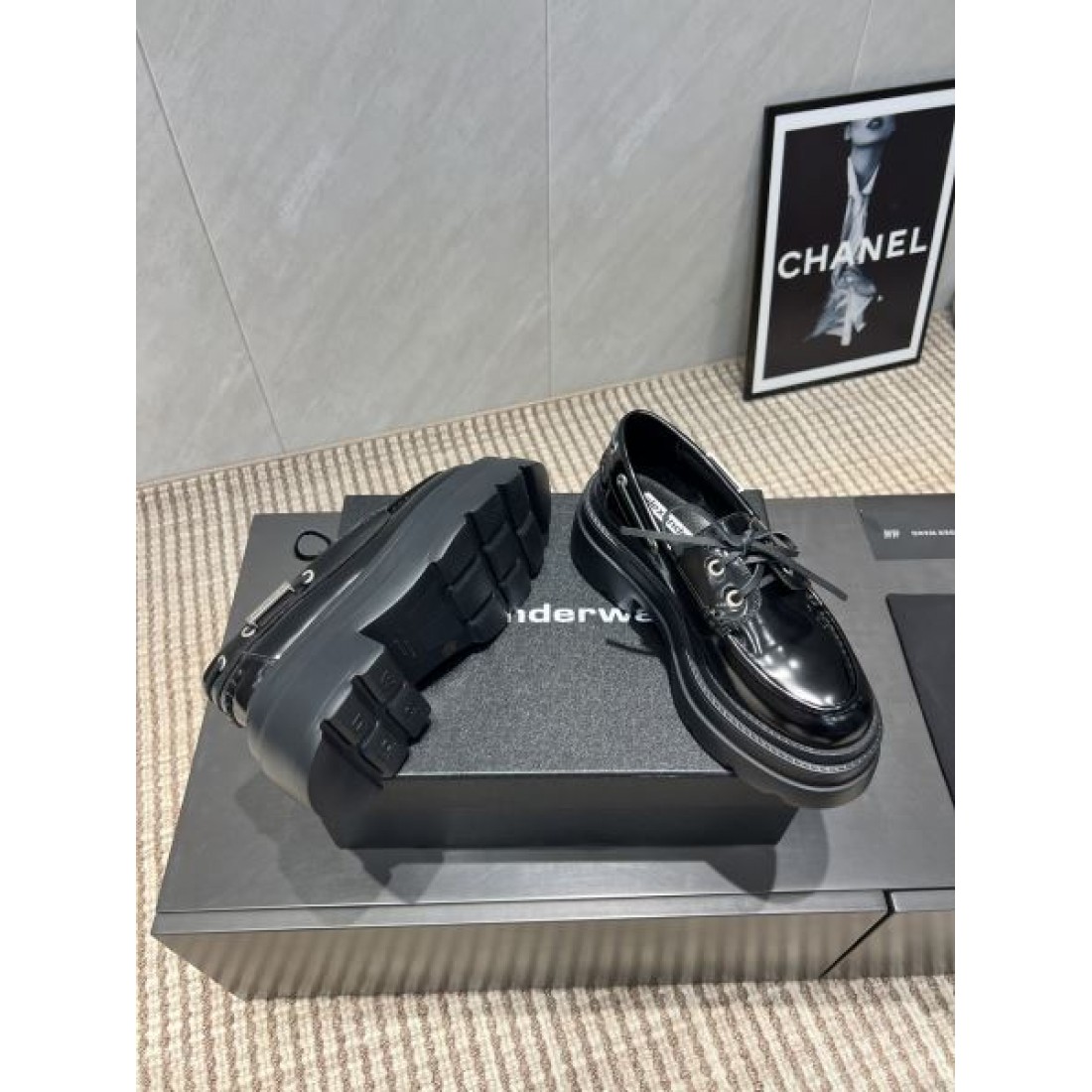 ミリタリーな モノクロな 鋭い ALEXANDER WANG アレキサンダーワン コピー カジュアルシューズ ダークな 