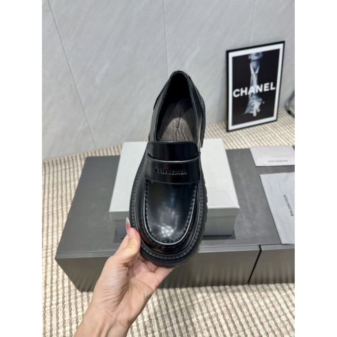 未来的な デコンストラクションな ボリューミーな BALENCIAGA バレンシアガ コピー カジュアルシューズ 独創的な 