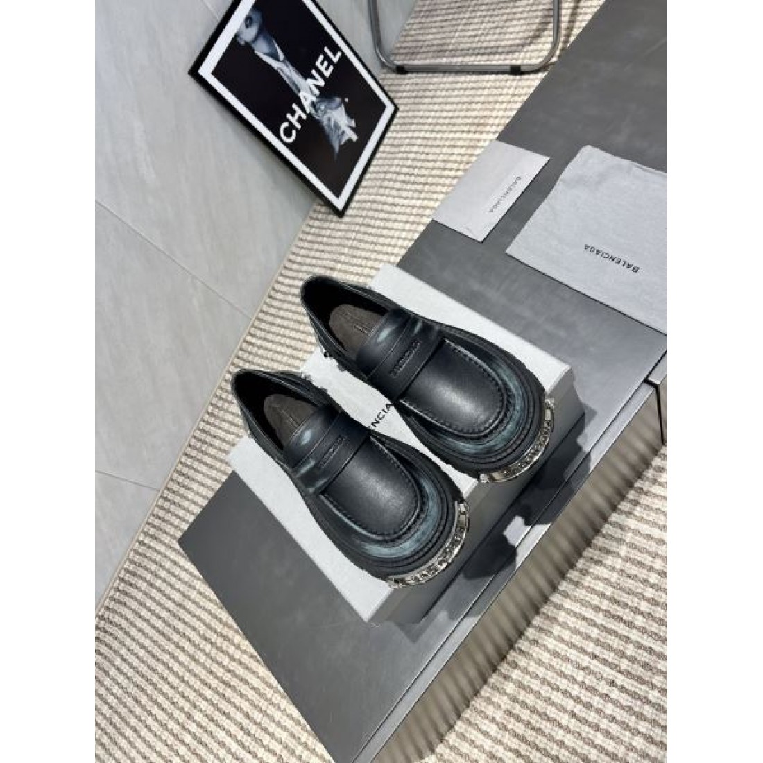  スカルプチャラスな 穿き心地の良い トレンディな BALENCIAGA バレンシアガ コピー カジュアルシューズ 