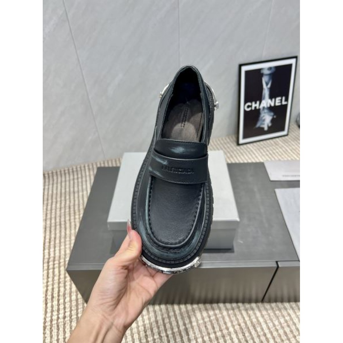  スカルプチャラスな 穿き心地の良い トレンディな BALENCIAGA バレンシアガ コピー カジュアルシューズ 